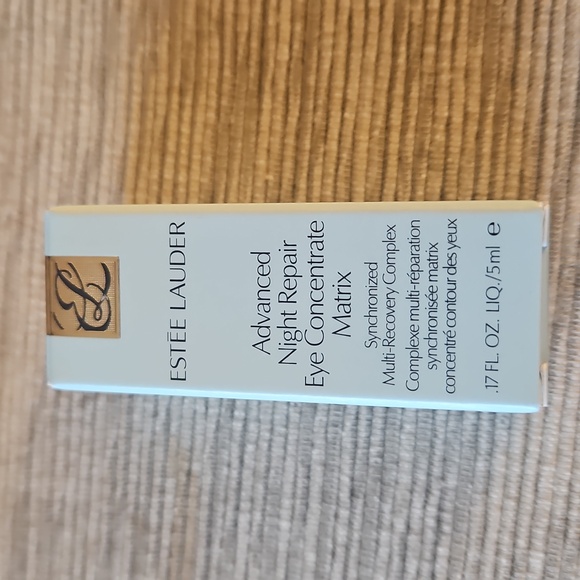 Estee Lauder 5 Piece Skincare Set Plus Cosmetic Pouch & Comb/Mirror - Picture 3 of 8